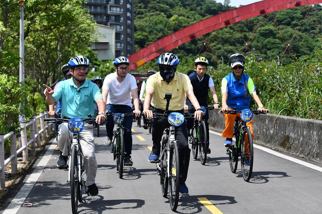 侯友宜盼持續完善新北河濱自行車道路網 打造友善自行車騎乘環境