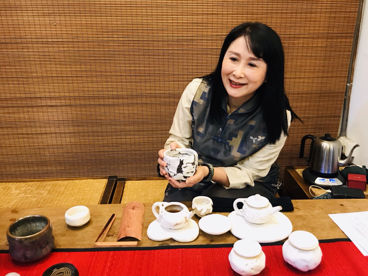 就是愛茶碗主辦楊晴晴陶藝師茶碗創作展