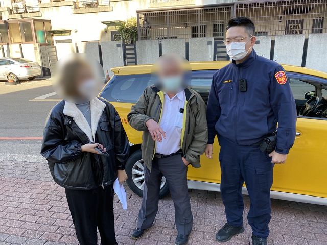 警靠真功夫　一通電話幫妙齡女尋回手機