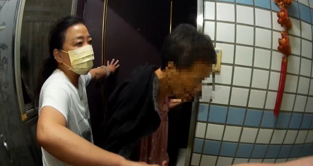 獨居婦反鎖房內心臟不適　警消聯手破門火速送醫