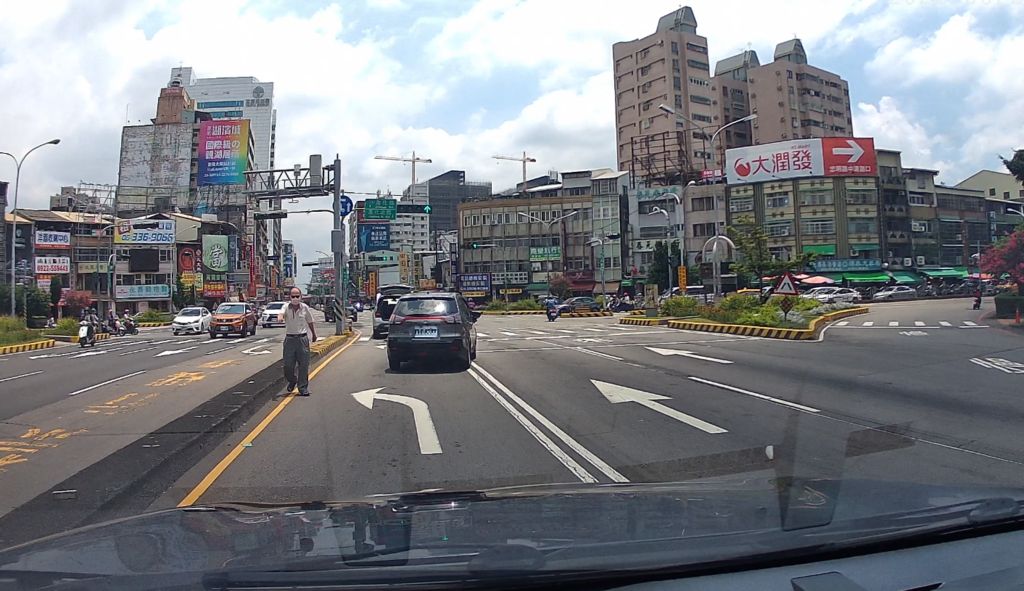 以為車禍實為故障　警獨推百萬休旅車排除