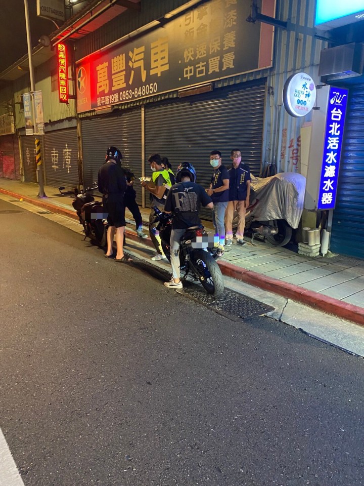 中和警方威力取締改裝排氣管等交通違規守護民眾夜間交通秩序