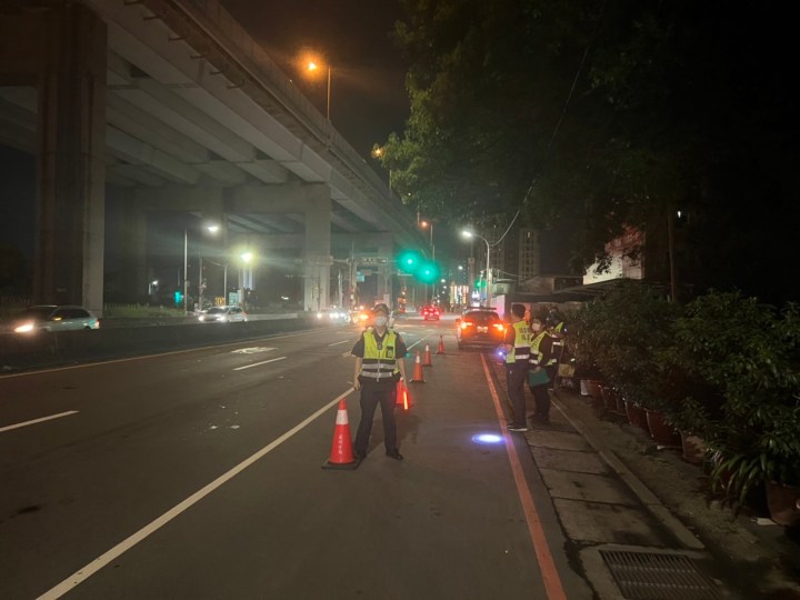 遏止深夜噪音車蘆洲警結合環保局聯手出擊